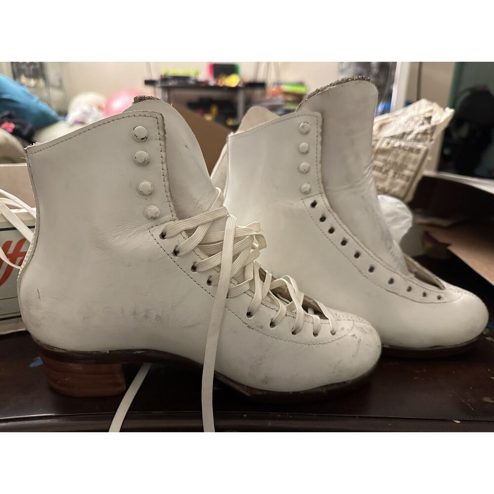 VNT Harlick Ladies Custom Figure Skating Boots Competition Stock Shoes Sz 6aa